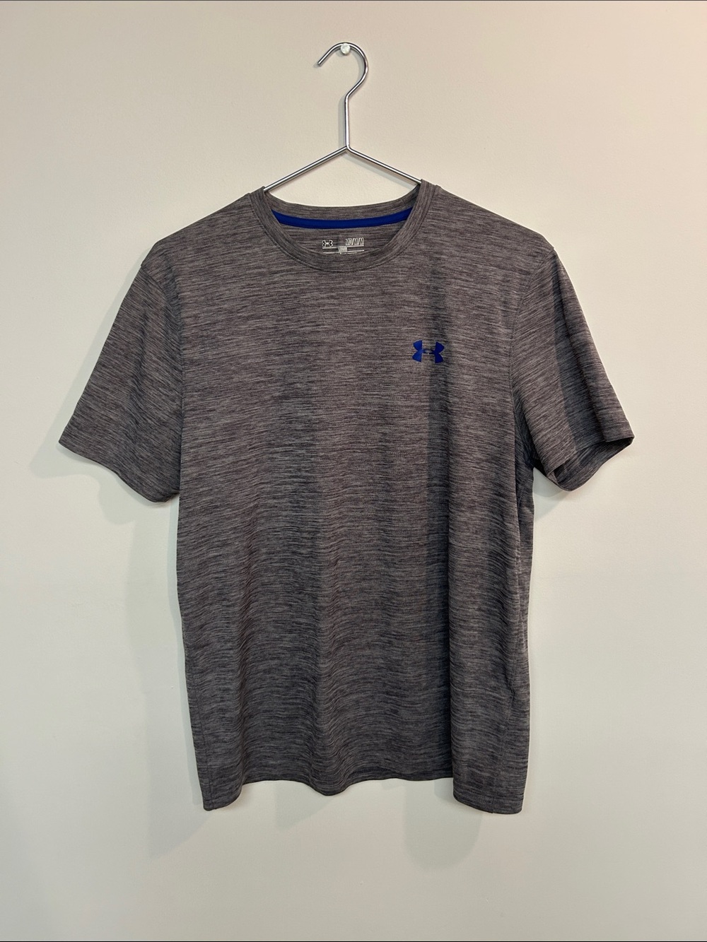 Under Armour Men’s Gray Heather Short-Sleeve Performance Tee with Blue Logo
